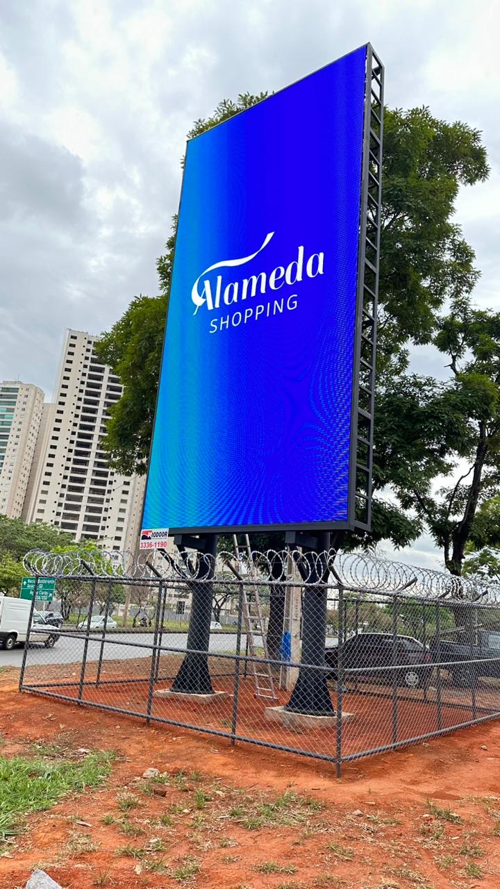 Mídia OOH (Outdoor) — painel de LED 2