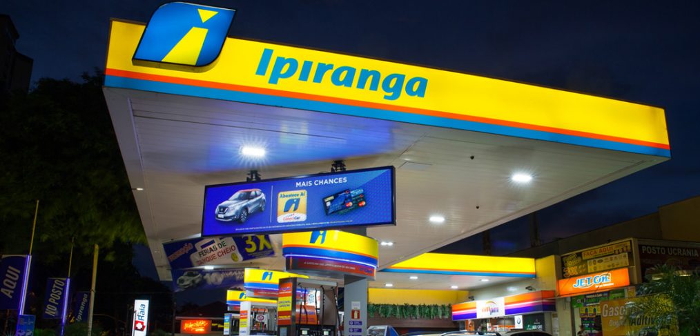 Mídia OOH (Outdoor) — painel de LED 3